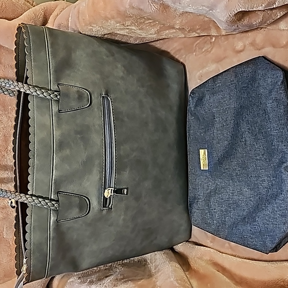 Purse - Picture 2 of 3